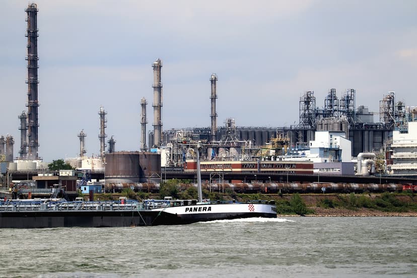 Mapping How Energy Really Works: A Practical Guide to the Full Oil & Gas Value Chain