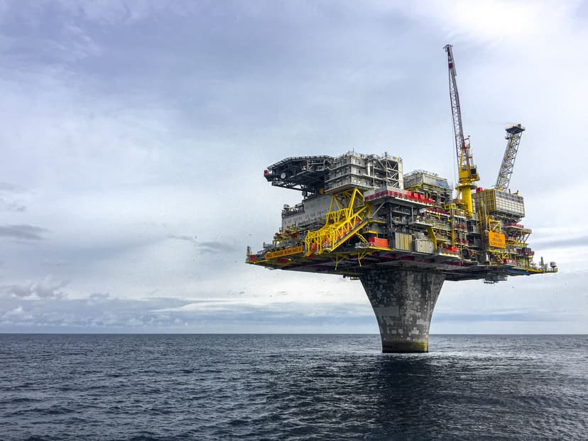 How Geopolitical Tensions Move Oil Prices: A Guide for Investors